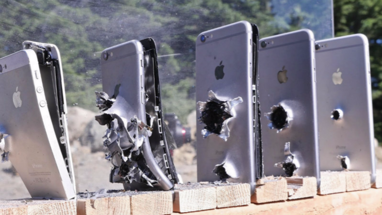 连子弹都挡不了还配说自己是手机?盘点那些挡过子弹的智能手机